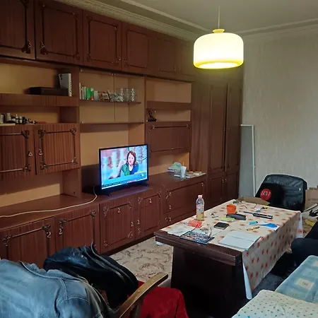 максимум 3-ма, до спирка, кауфланд и лидл Apartment